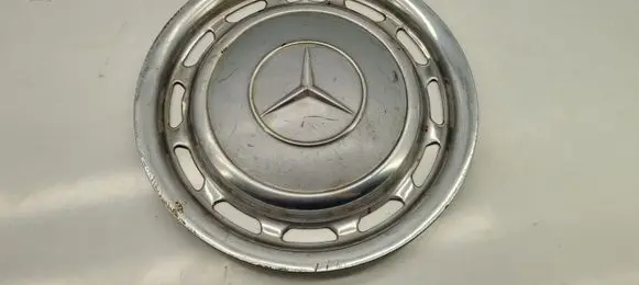 Mercedes-Benz W123 R14 wheel hub/cap/trim 
