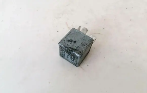 Audi A6 S6 C4 4A Other relay 8d0951253 v23134-j52-x300