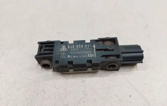 Audi A3 S3 8P Airbag deployment crash/impact sensor 8J0959651 210707 020559