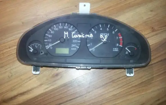 Mitsubishi Carisma Speedometer (instrument cluster) mr308415 0p0231004