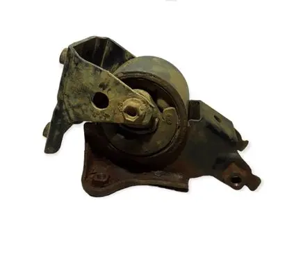 Nissan X-Trail T30 Engine mount bracket