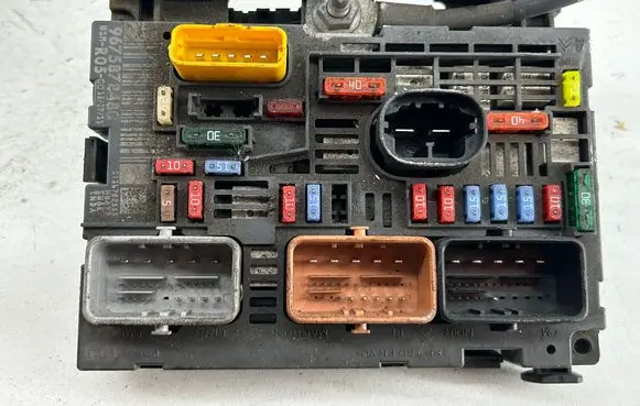 Peugeot 308 BSM Control unit 9675878480