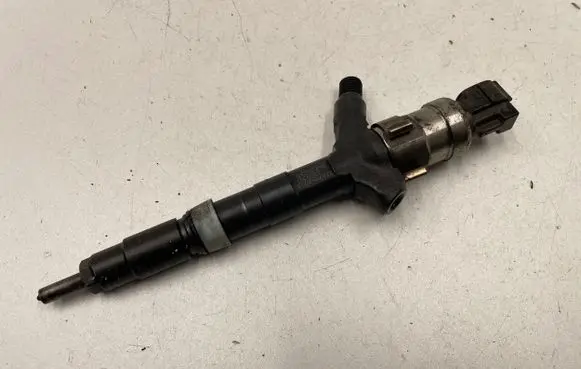 Toyota Hilux (AN10, AN20, AN30) Fuel injector 2367030030 04F06265