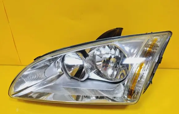 Ford Focus Headlight/headlamp 4M51-13W030-AC