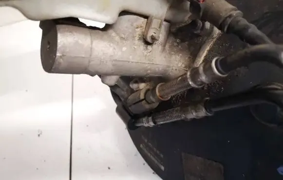 Ford Kuga I Master brake cylinder