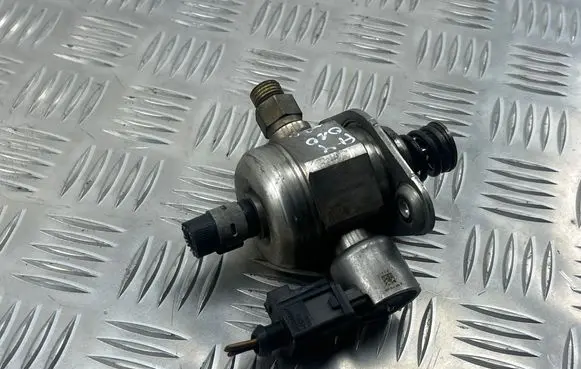 Audi A4 S4 B8 8K Fuel injection high pressure pump 06H127025K 2050058322 0261520055