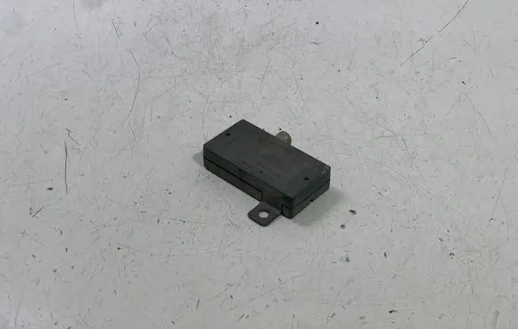 Volkswagen Golf III Antenna control unit 3A5035577