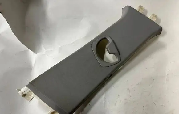 BMW 3 E90 E91 (B) pillar trim (top) 7058336 52107010