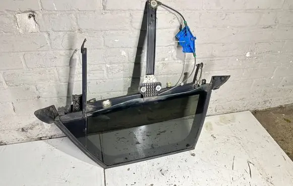 Audi A4 S4 B6 8E 8H Rear door window/glass frame 
