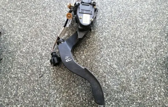 Audi A6 S6 C5 4B Accelerator throttle pedal 8D1723523A