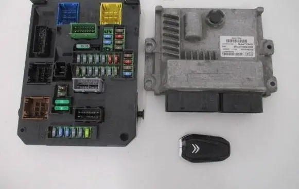 Citroen C4 II Picasso Engine ECU kit and lock set 9808270880