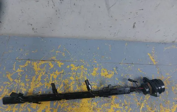 Volkswagen Touran I Fuel injector wires 038971803