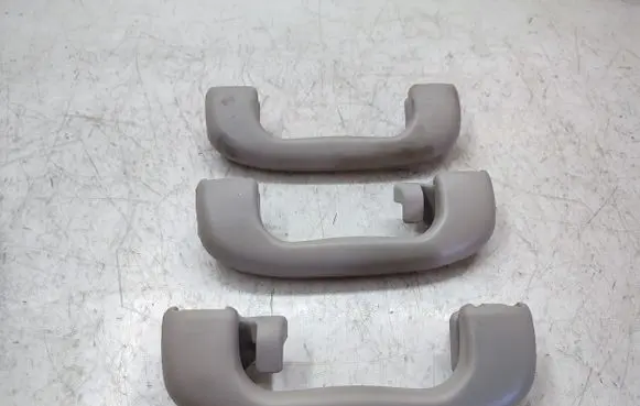 Opel Mokka X A set of handles for the ceiling 