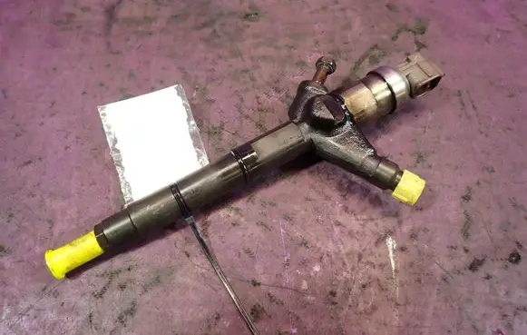 Nissan X-Trail T30 Fuel injector 