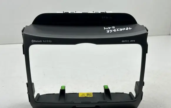KIA Sportage Radio/GPS head unit trim 847403U055