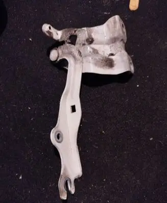 Mazda 3 II Engine bonnet/hood hinges 34K