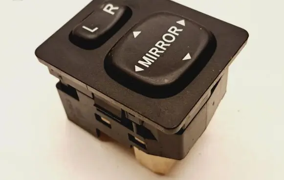 Wing mirror switch