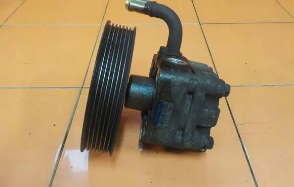 Suzuki Grand Vitara II Power steering pump 4910067J00