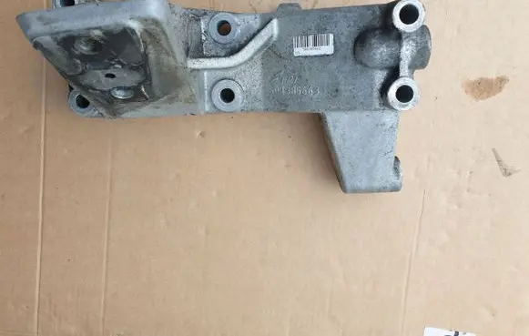 Iveco Daily 6th gen Engine mounting bracket 504385663