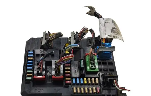 Peugeot Partner Navigation unit CD/DVD player 9819850080