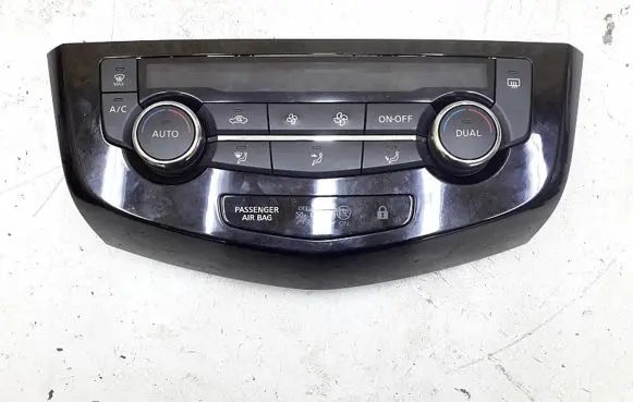 Nissan Qashqai Climate control unit 275004EA0A