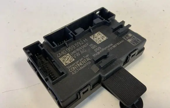 Audi Q7 4M Door control unit/module 4M0959592H 4M0959592F
