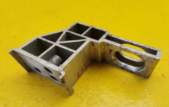 Mercedes-Benz GLC C253 Radiator mount bracket A2135010720