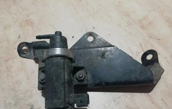 Volvo S40, V40 Turbo solenoid valve 22190343