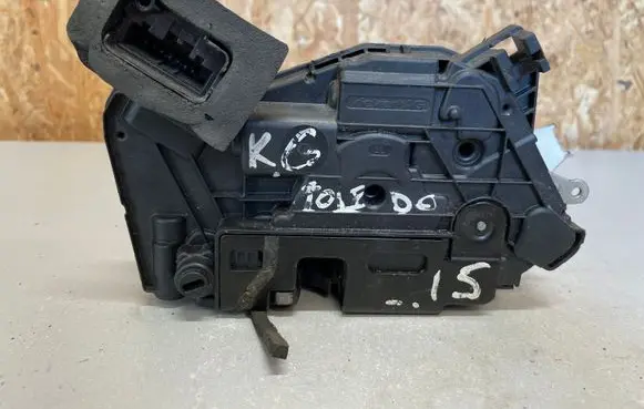 Seat Toledo IV (NH) Rear door lock 5E0839015A