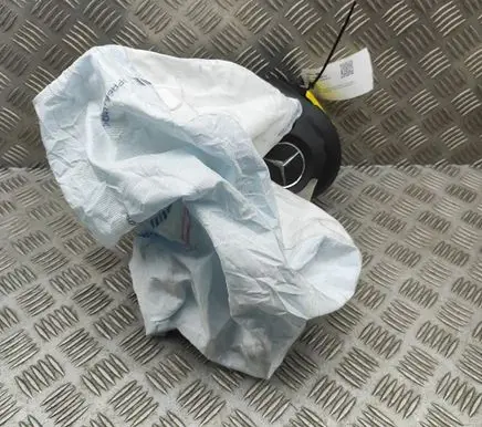 Mercedes-Benz CLA C117 X117 W117 Steering wheel airbag A0008601202