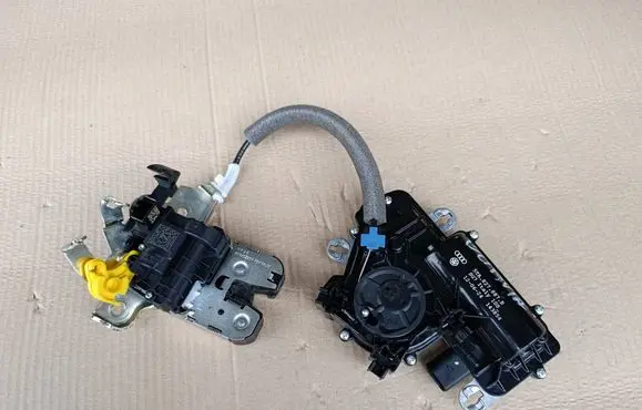 Skoda Octavia Mk4 Tailgate boot lock/latch motor 5TA827887B 143854