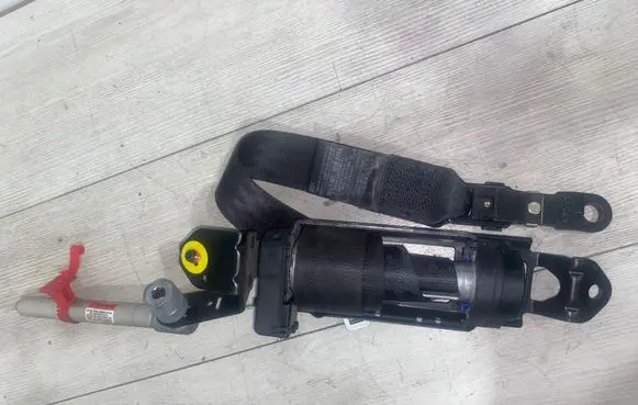 Volvo V70 Front seatbelt 30662744