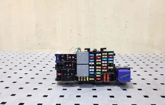 Renault Trafic III (X82) Fuse module PDBX82