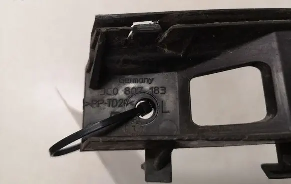 Volkswagen PASSAT B6 Front bumper mounting bracket 3C0807183