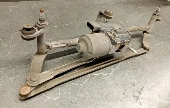 Volkswagen Touran I Front wiper linkage 2K1955023G