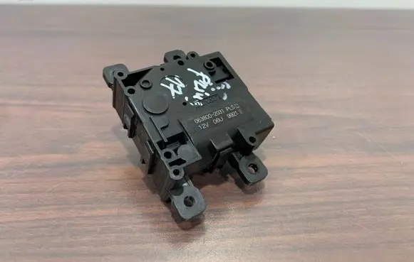 Toyota Prius (XW50) Air flap motor/actuator 0638002031