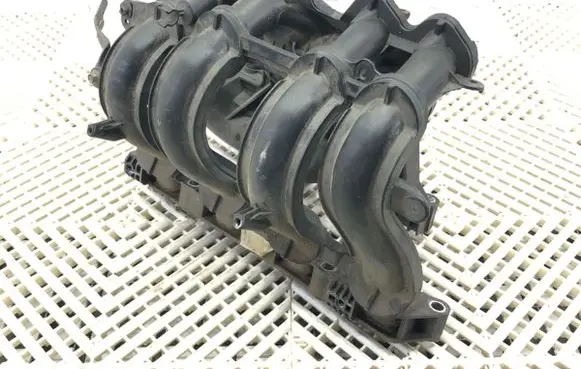 Ford Fiesta Intake manifold 8A6G-9424-AB