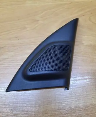 Front door high frequency speaker