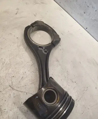 Mercedes-Benz ML W164 Piston with connecting rod