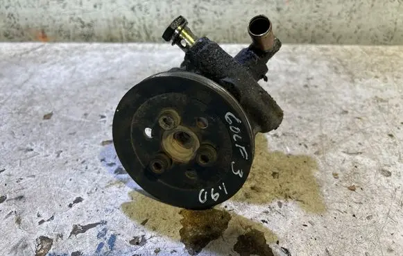 Volkswagen Golf III Power steering pump 1H0422155D