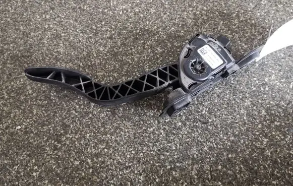 Ford Fusion Accelerator throttle pedal 9E5A9F836AB