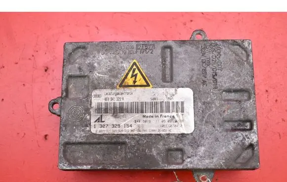 Audi A4 S4 B7 8E 8H Voltage converter/converter module 8E0941329A