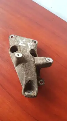 BMW 1 E81 E87 Engine mounting bracket 6776529