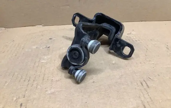 Mercedes-Benz Vito Viano W447 Sliding door middle roller runner A4477600347