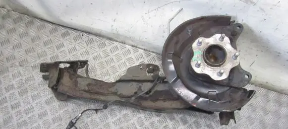 Nissan X-Trail T32 Rear wheel hub spindle/knuckle 