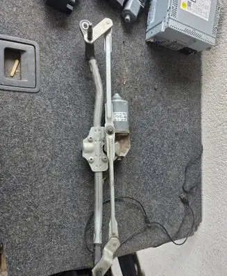 Skoda Fabia Mk2 (5J) Front wiper linkage and motor 5J1955113A