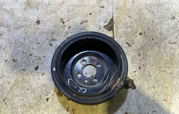 Audi Q3 8U Crankshaft pulley 04L100243