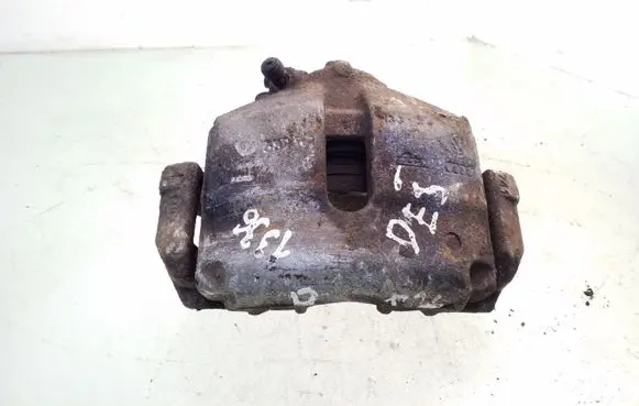 Volkswagen PASSAT B6 Front brake caliper