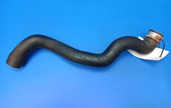 Mercedes-Benz C W203 Engine coolant pipe/hose 2035015882