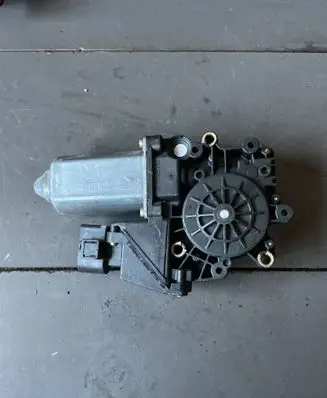 Audi 100 S4 C4 Front door window regulator motor 4a0959802d